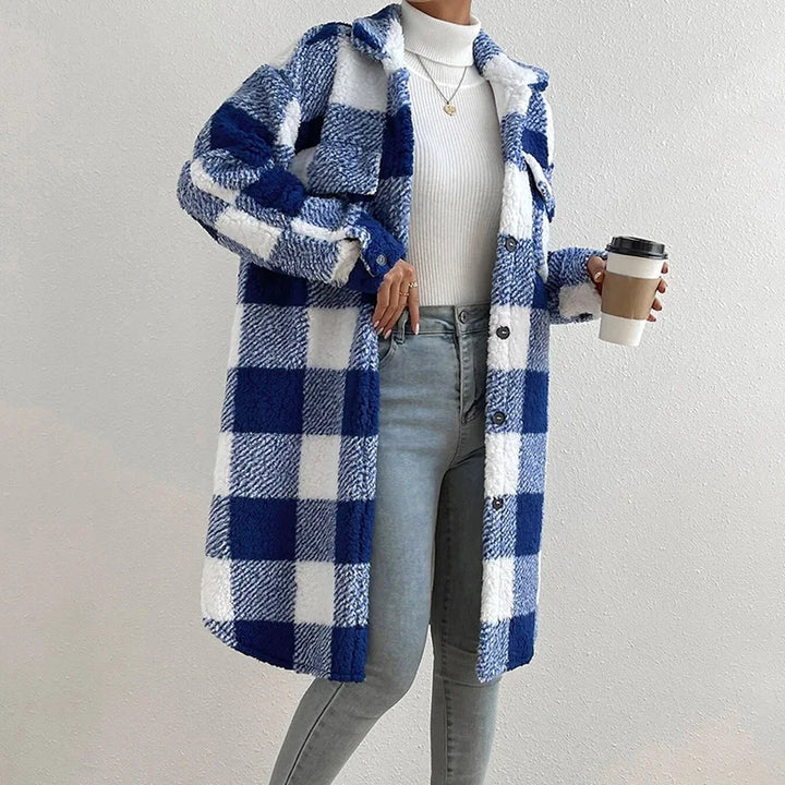 Warm women's outerwear: stylish checkered jacket. Ideal for cozy fall layering & chic winter fashion.