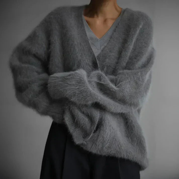 Fashionable women's long-sleeve cardigan, designed for chic layering and ultimate comfort.