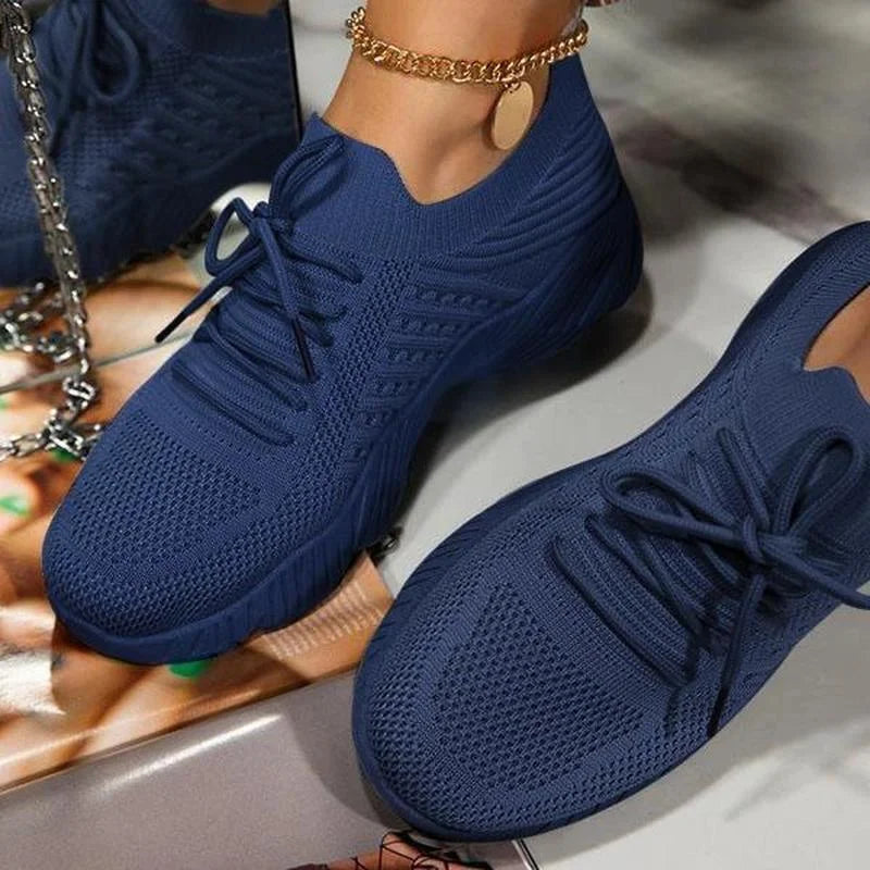 Everyday women's trainers with orthopedic features and lightweight design for superior comfort.