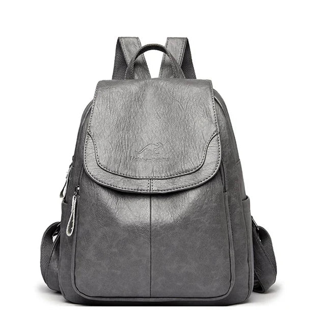 Versatile black everyday backpack, modern and chic, suitable for all your daily adventures.