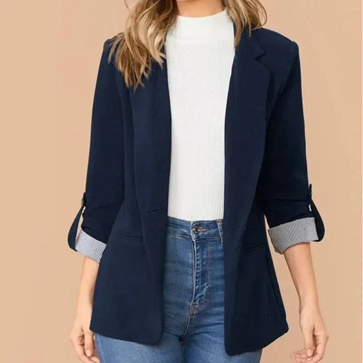 Chic women's tailored blazer for professional style. A modern jacket, ideal for office fashion & workwear.