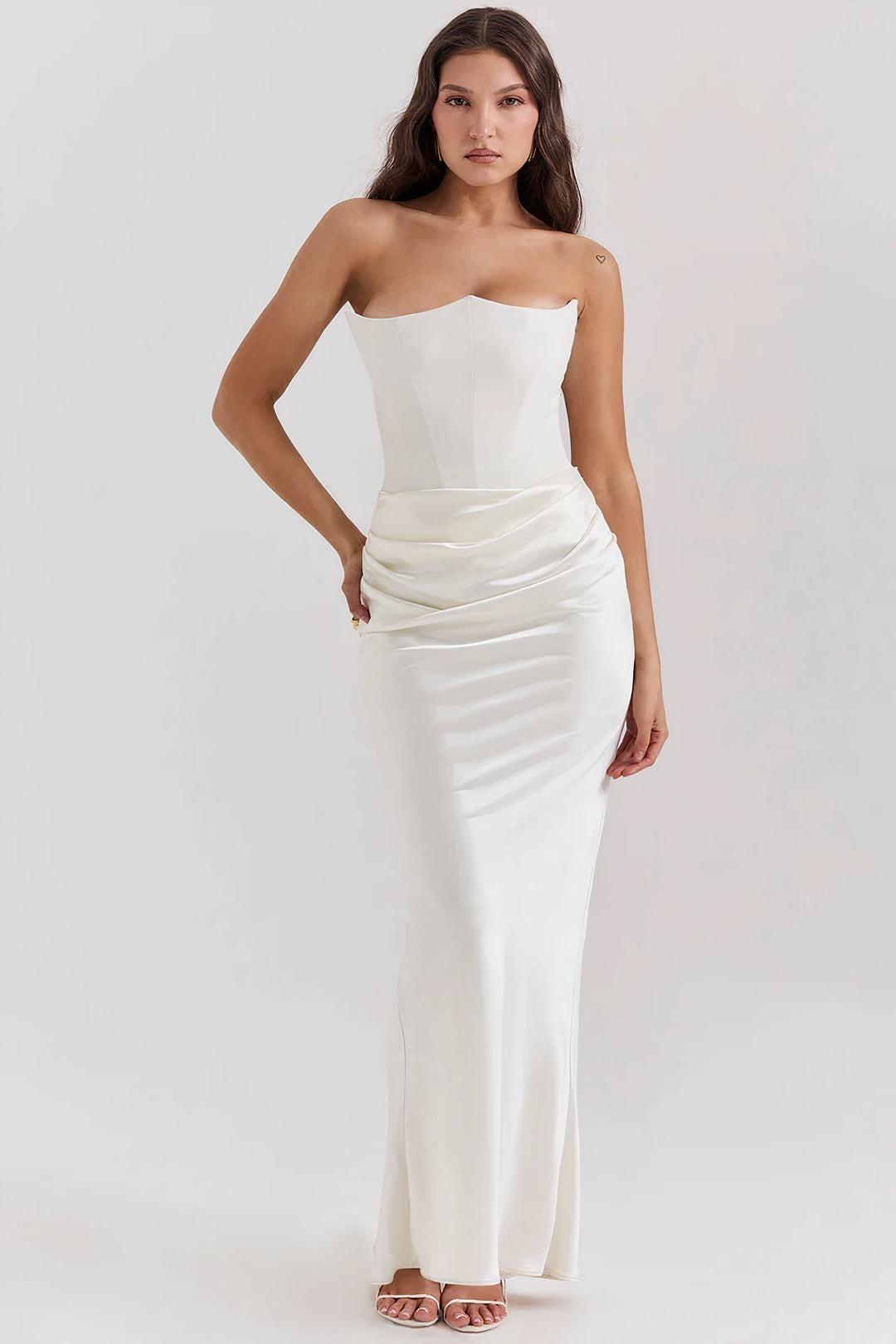Elegant women's corset dress, figure-flattering strapless design for summer parties & events.