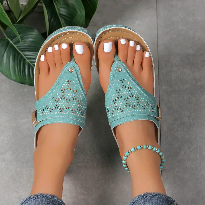 Comfortable women's orthopedic sandals with a stylish design and essential arch support for daily wear.