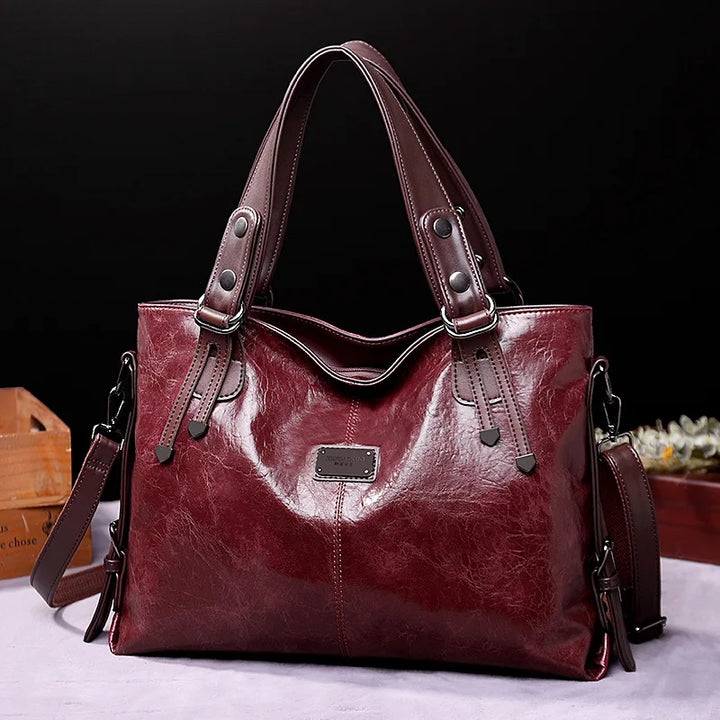 Stylish women's leather crossbody bag with adjustable strap. Durable, elegant shoulder bag for daily use.
