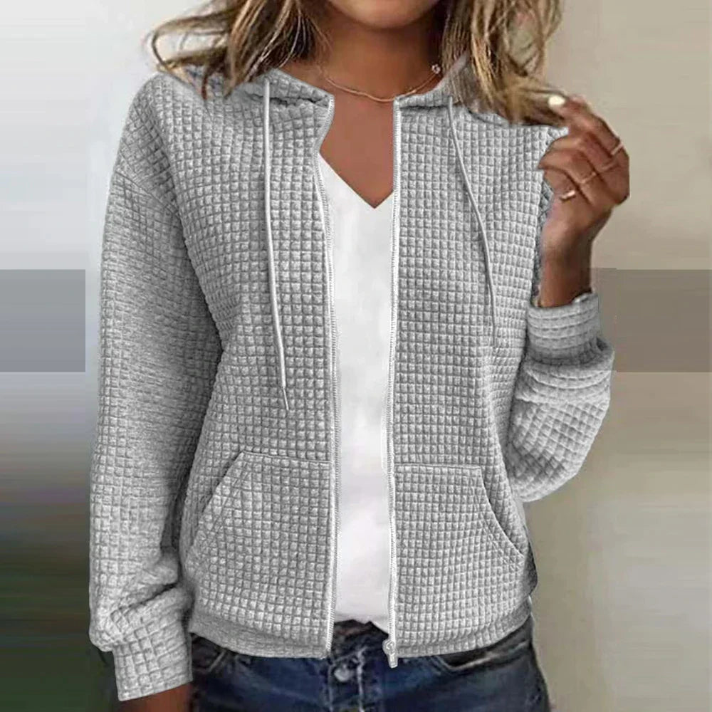 Fashionable women's checked jacket. Water-repellent and warm, ideal for stylish layering.
