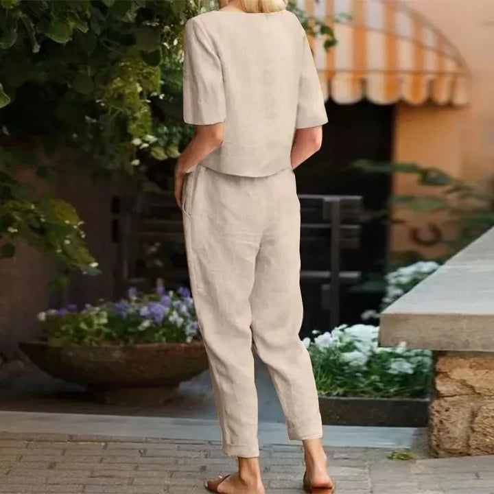 Elegant women's two-piece set. Coordinated matching outfit for casual or daily wear. Comfortable & versatile.
