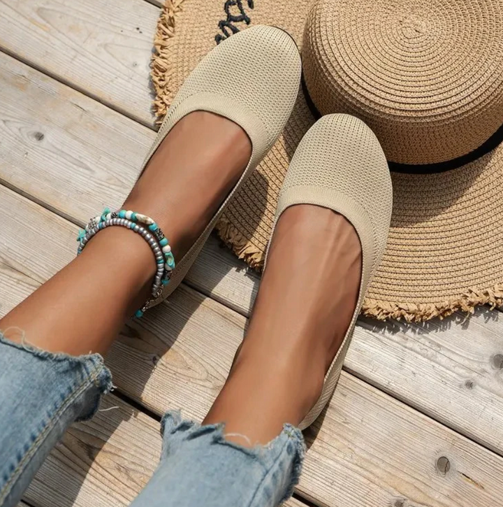 Women's Celeste orthopedic flats, perfect for all-day comfort and foot support. Ideal for everyday wear.
