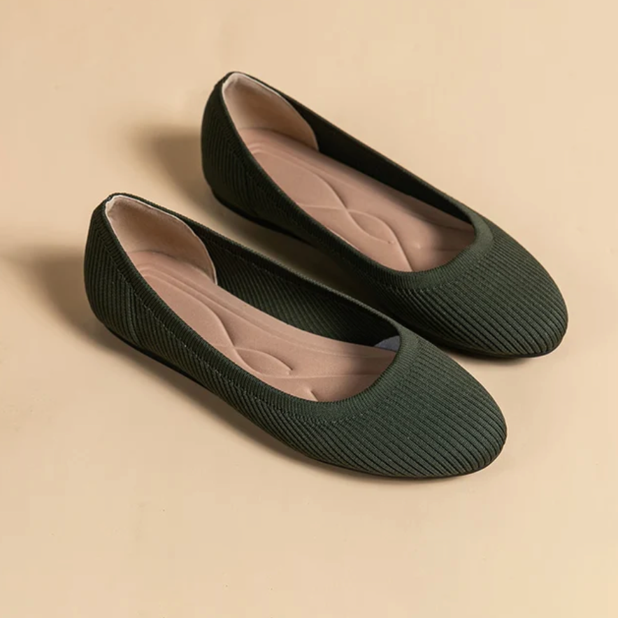 Versatile Celeste women's flats, combining orthopedic support with a modern, elegant design.