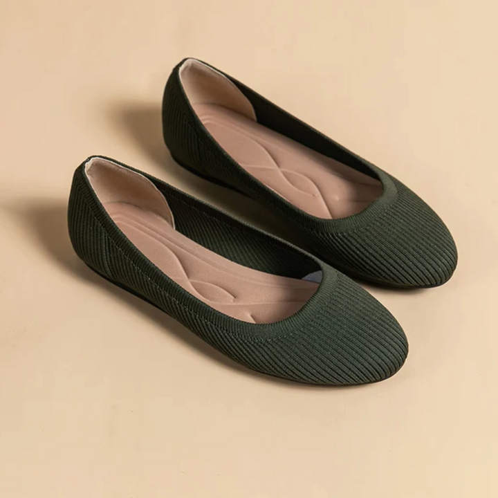 Versatile Celeste women's flats, combining orthopedic support with a modern, elegant design.