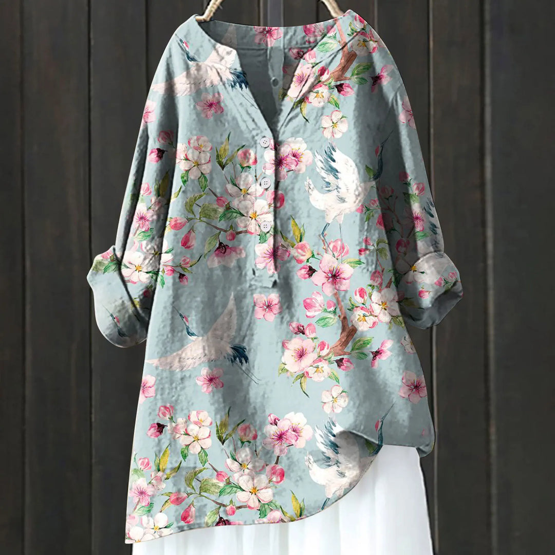 Women's chic floral blouse, a comfortable and stylish print top for any occasion.