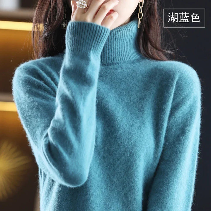 Soft women's elegant turtleneck, a versatile essential for your winter wardrobe.