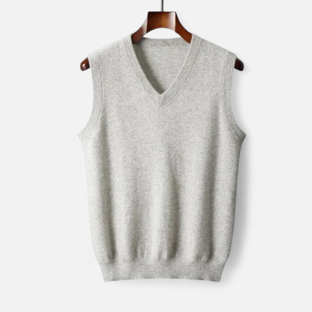 Comfortable men's knit vest in soft Merino wool with a V-neck. Ideal for casual layering year-round.