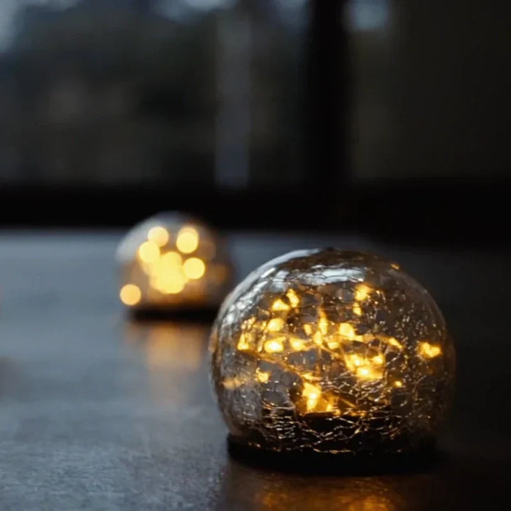 Illuminate your patio with this warm white crackled glass solar garden light.