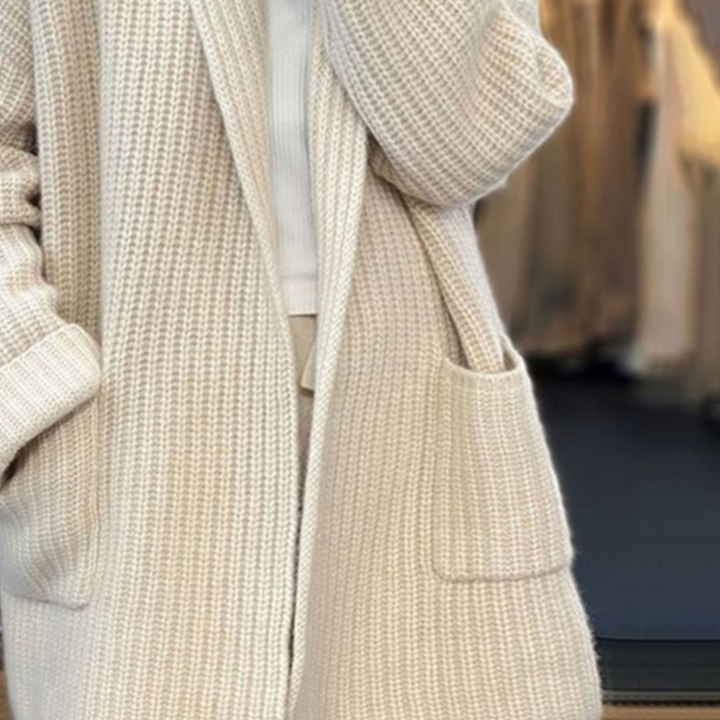Fashionable women's knit cardigan. Open front, lightweight design for effortless, versatile casual outfits.