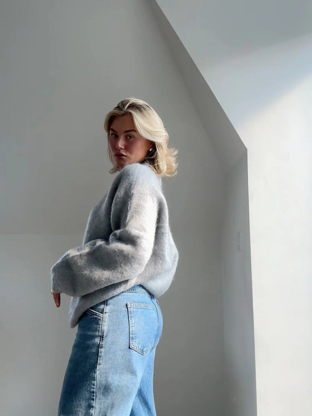 Elegant women's cozy knit sweater, long sleeve, perfect for stylish fall and winter looks.