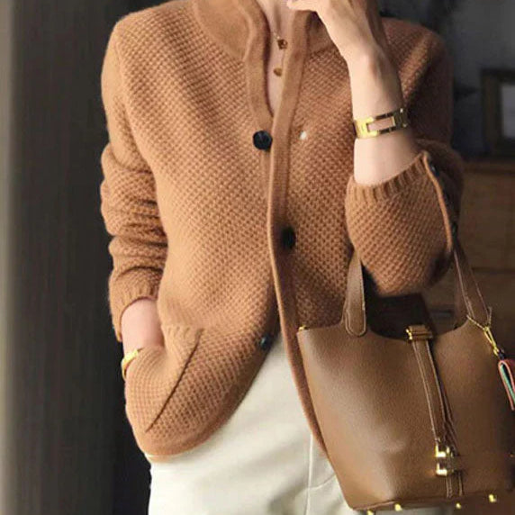 Elegant women's open blazer. A comfortable, versatile jacket perfect for professional settings & chic casual outfits.