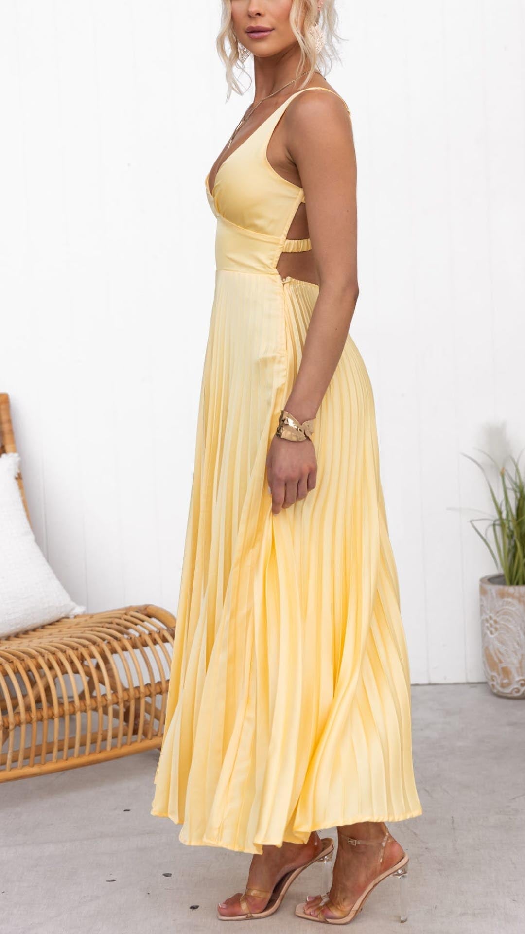 Women's Elegant Pleated V-Neck Maxi Dress