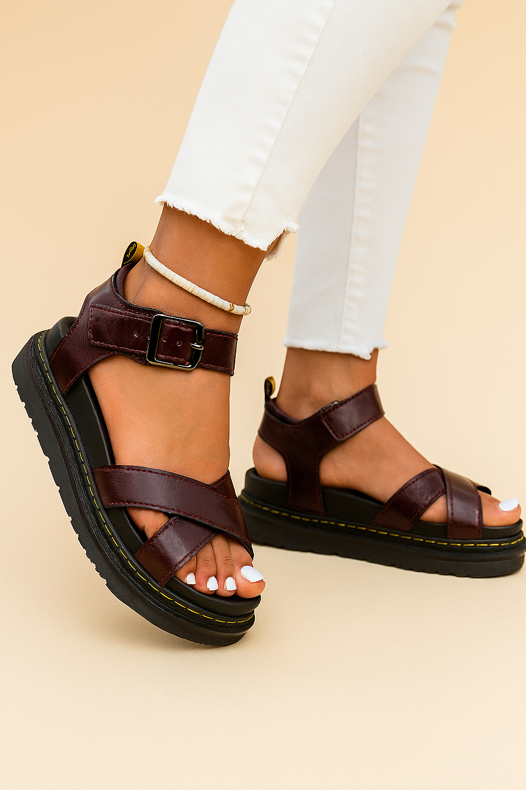 Stylish women's sporty platform sandals with multiple straps, offering comfort & casual versatility for summer.
