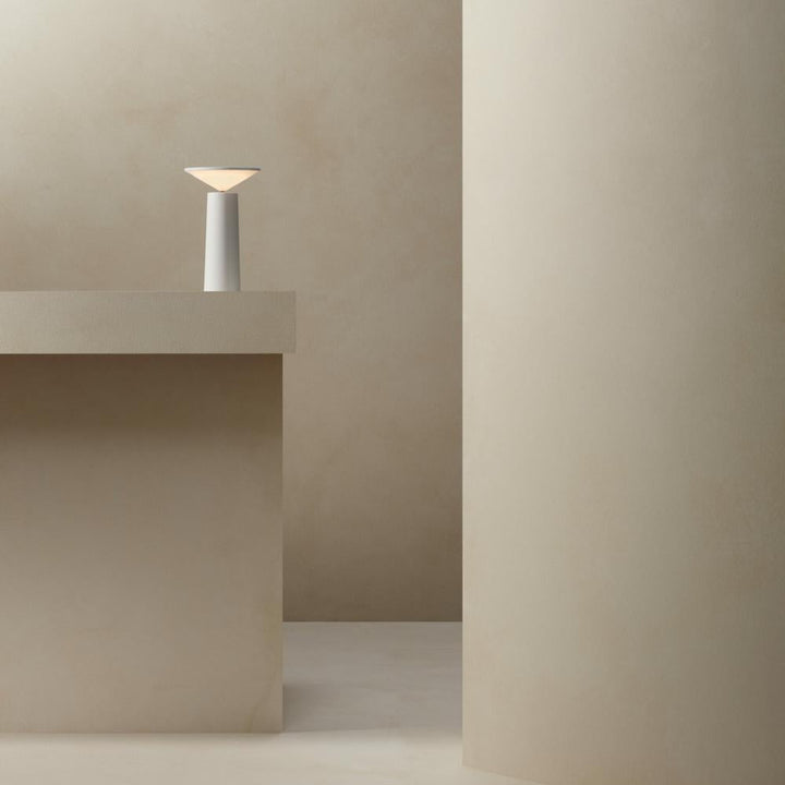 Flexible LED table lamp, dimmable, modern design, perfect for any workspace.