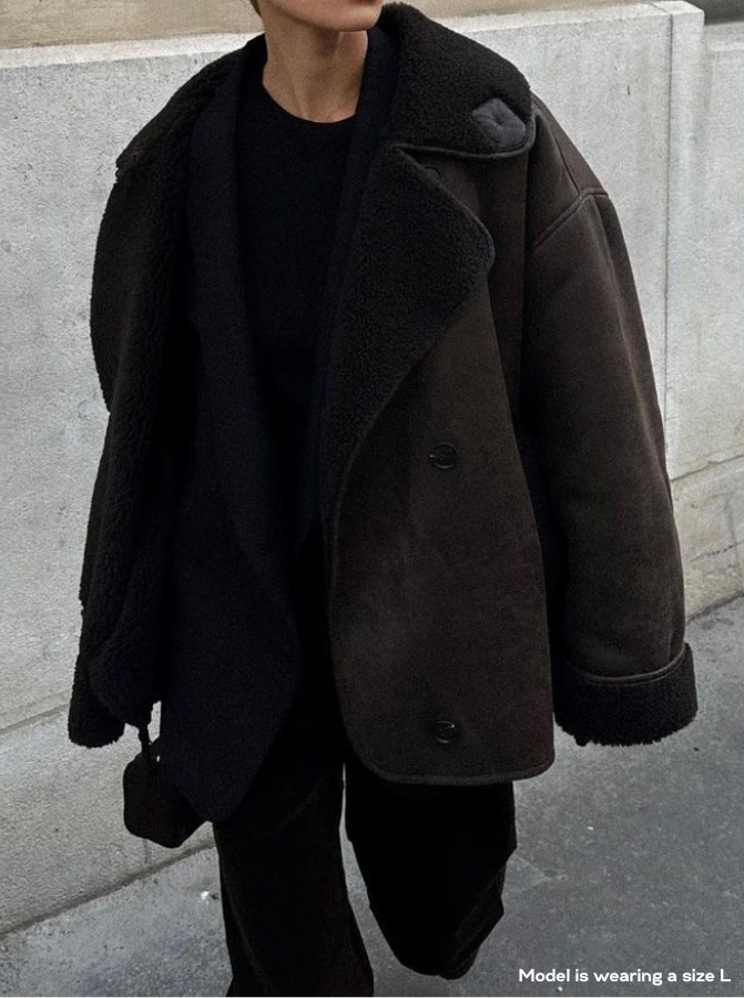Vintage chic jacket for women, a warm & stylish piece perfect for seasonal layering and everyday wear.
