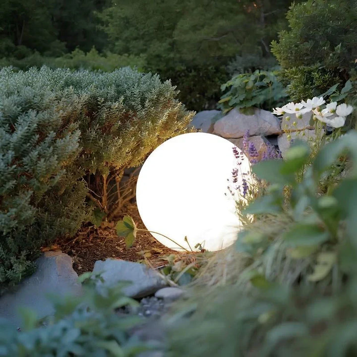 Mood-setting spherical RGB garden light, 16 colors, weatherproof LED, ideal for relaxed outdoor decor.