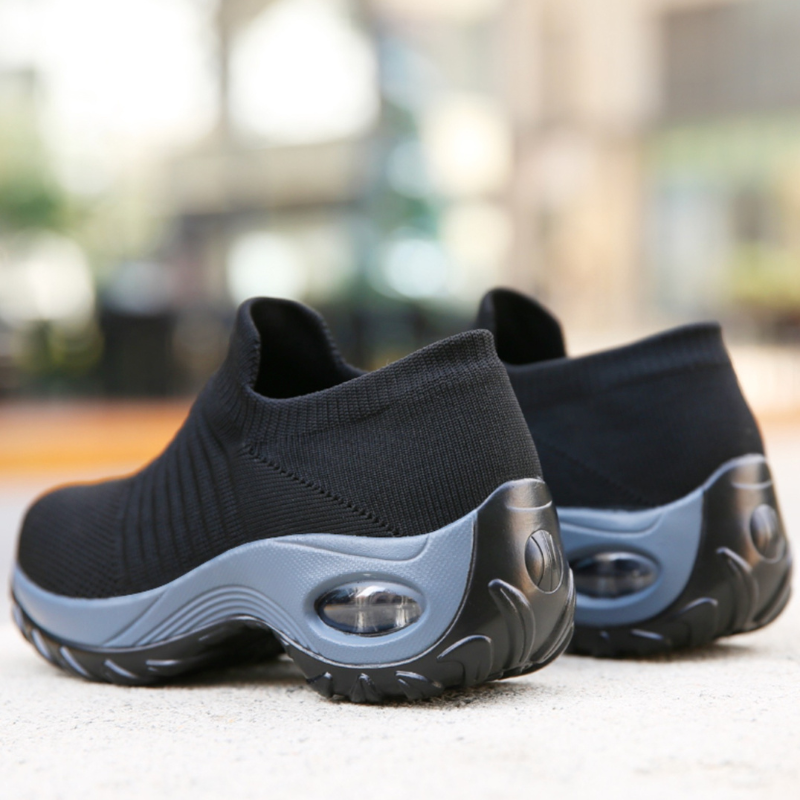 Cushioned women's walking sneakers, breathable & supportive for active days.