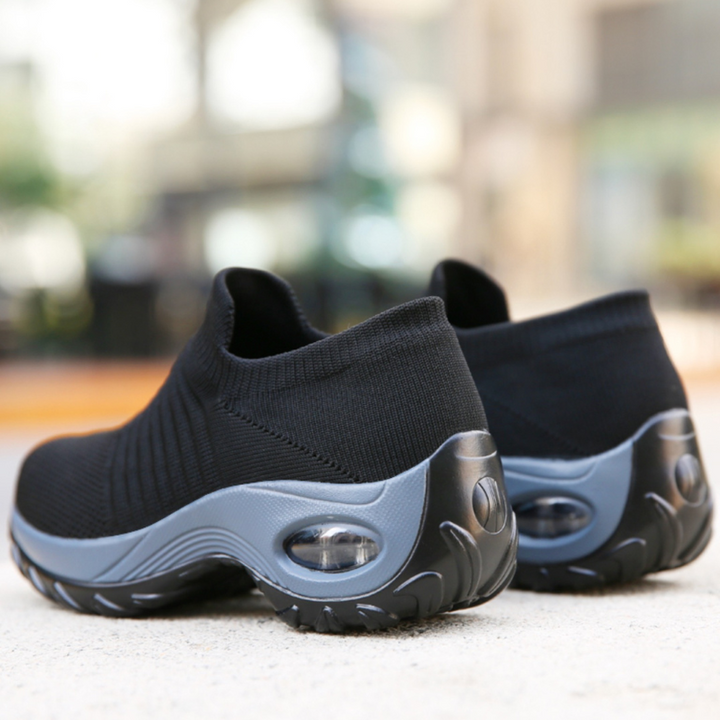 Cushioned women's walking sneakers, breathable & supportive for active days.