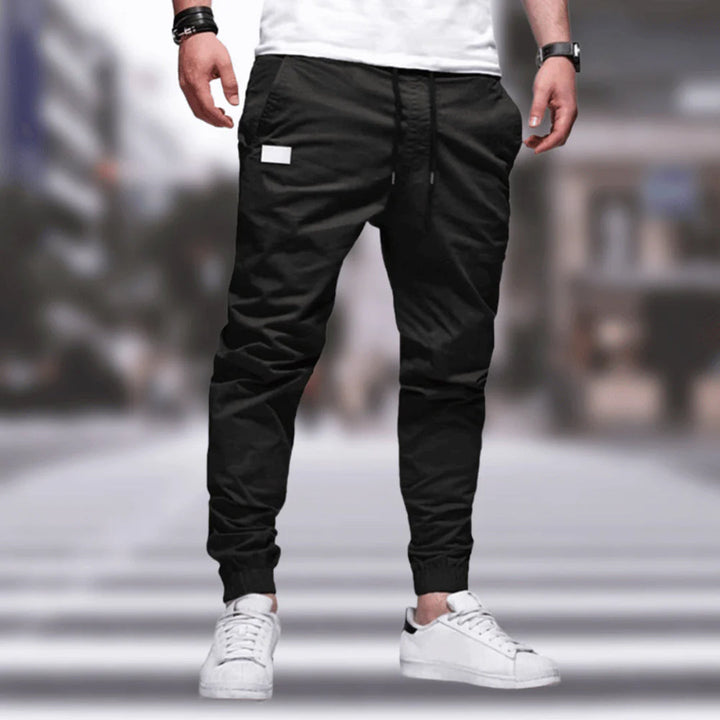 Comfortable men's multi-pocket cargo pants, ideal for casual wear, streetwear, and everyday style.