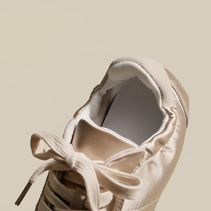 Stylish women's low-profile sneakers for a comfortable and versatile everyday footwear option.