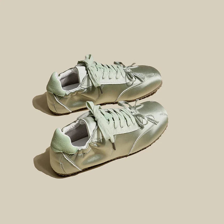 Women's elegant low-profile casual sneakers featuring a comfortable, lace-up design for modern style.