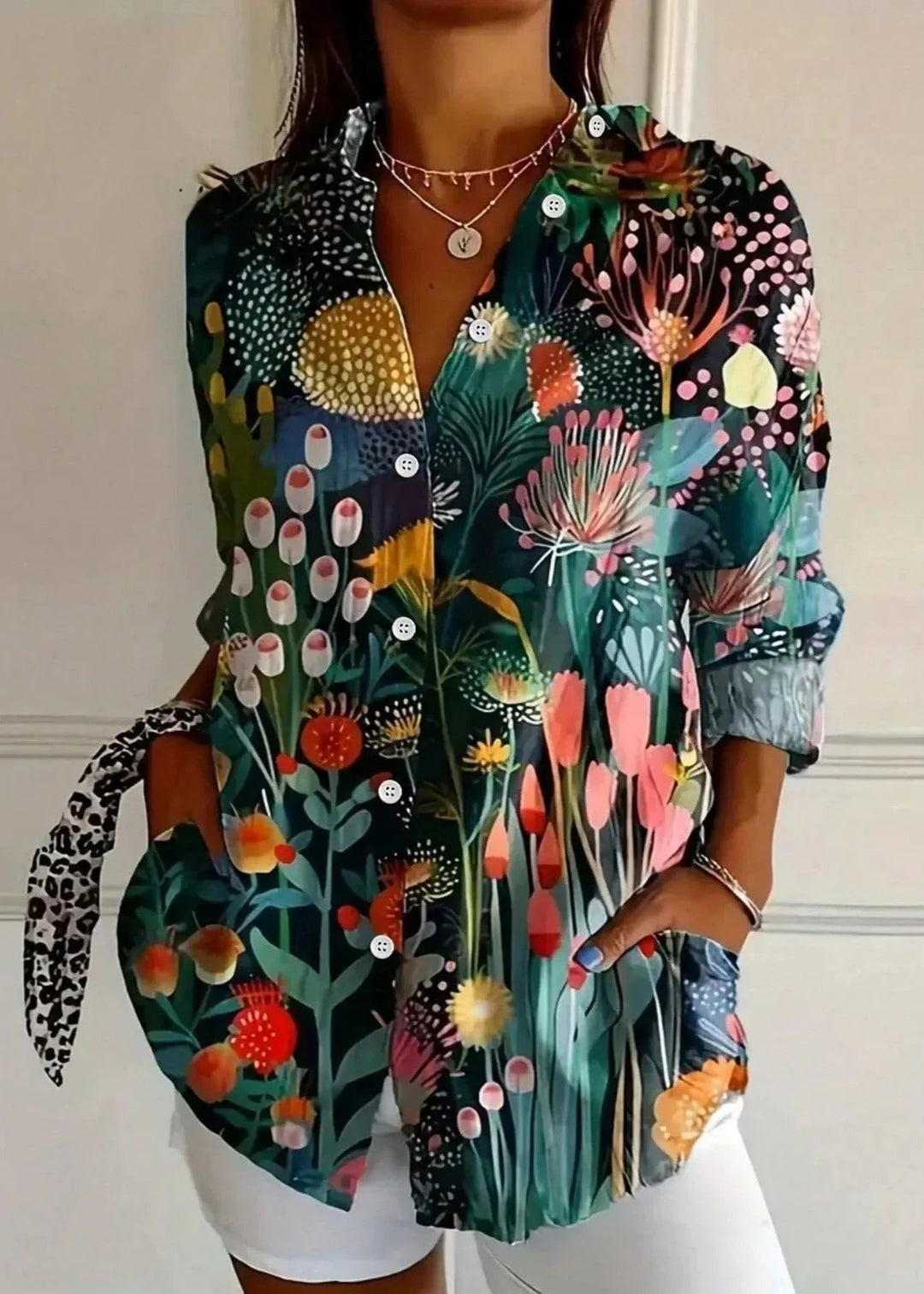 Lightweight women's blouse with a classic button-front and elegant three-quarter sleeves, ideal for any occasion.