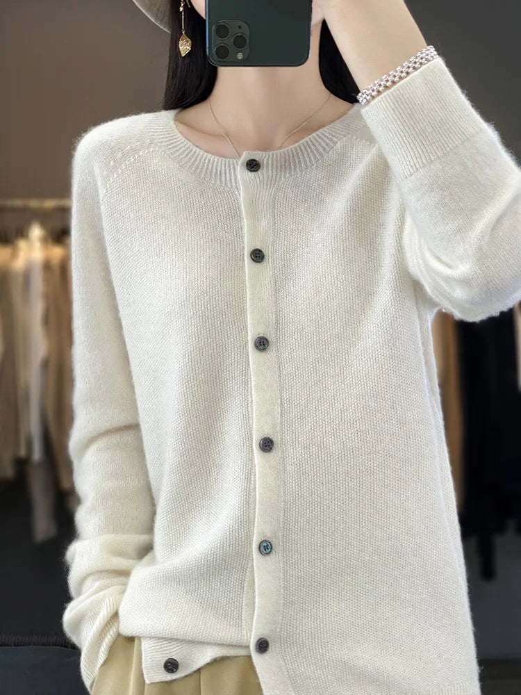 Versatile women's elegant knit cardigan. Ideal for casual chic layering all season.