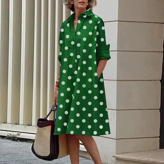 Casual women's dress with pockets & relaxed fit for daily wear. A comfortable & versatile clothing item.