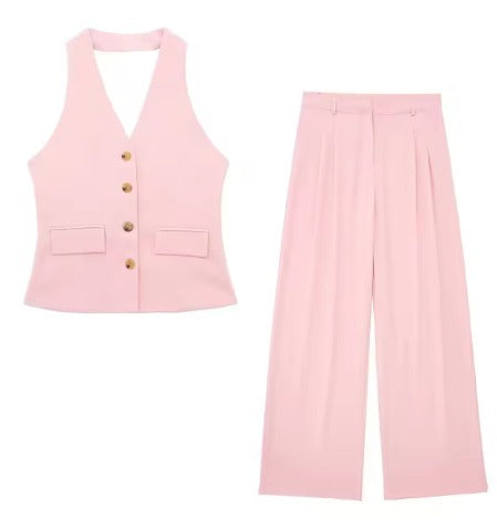 Comfy and chic women's two-piece set. Elegant streetwear outfit, perfect for versatile casual fashion.