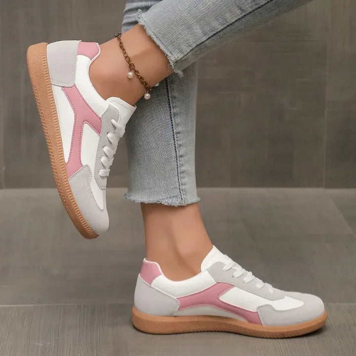 Stylish women's Sydney Varsity Arc sneakers, offering a retro sporty look & comfortable everyday wear for fashion-forward style.