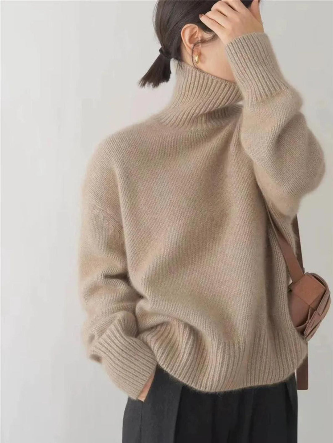 Versatile women's cozy turtleneck sweater, a chic layering piece for elegant winter outfits.
