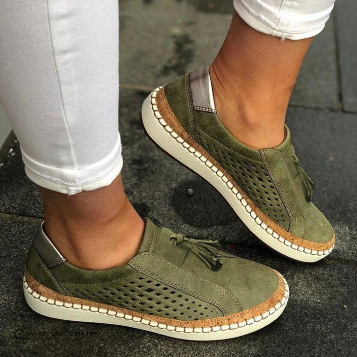 Women's slip-on sneakers for all-day comfort, featuring orthopedic support and a cushioned sole for daily wear.