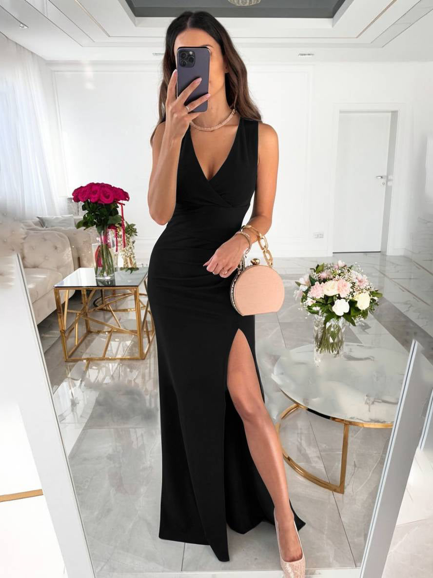 Slim-fit elegant evening gown for women, a formal bridesmaid dress with a stylish slit, perfect for parties.
