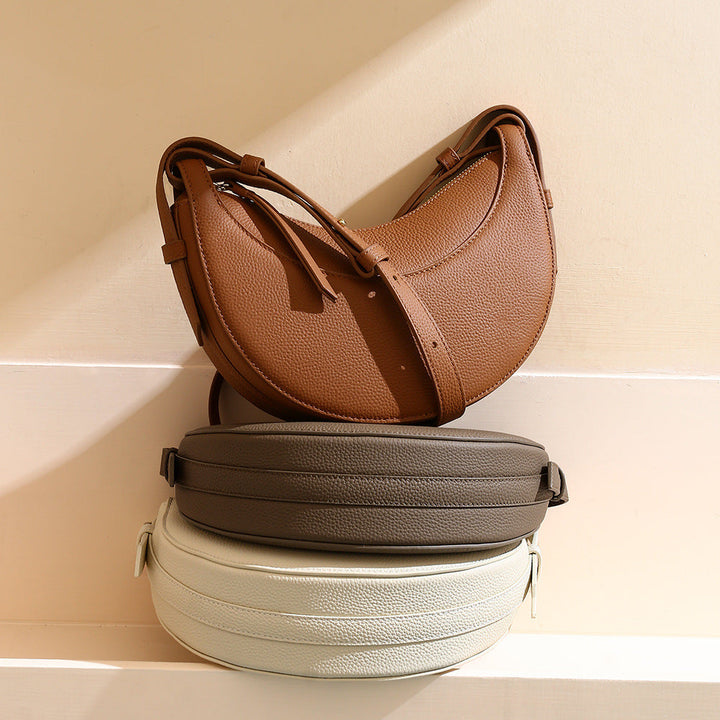 Elegant women's crescent crossbody bag, adjustable strap, secure zip closure. A stylish, versatile shoulder bag.