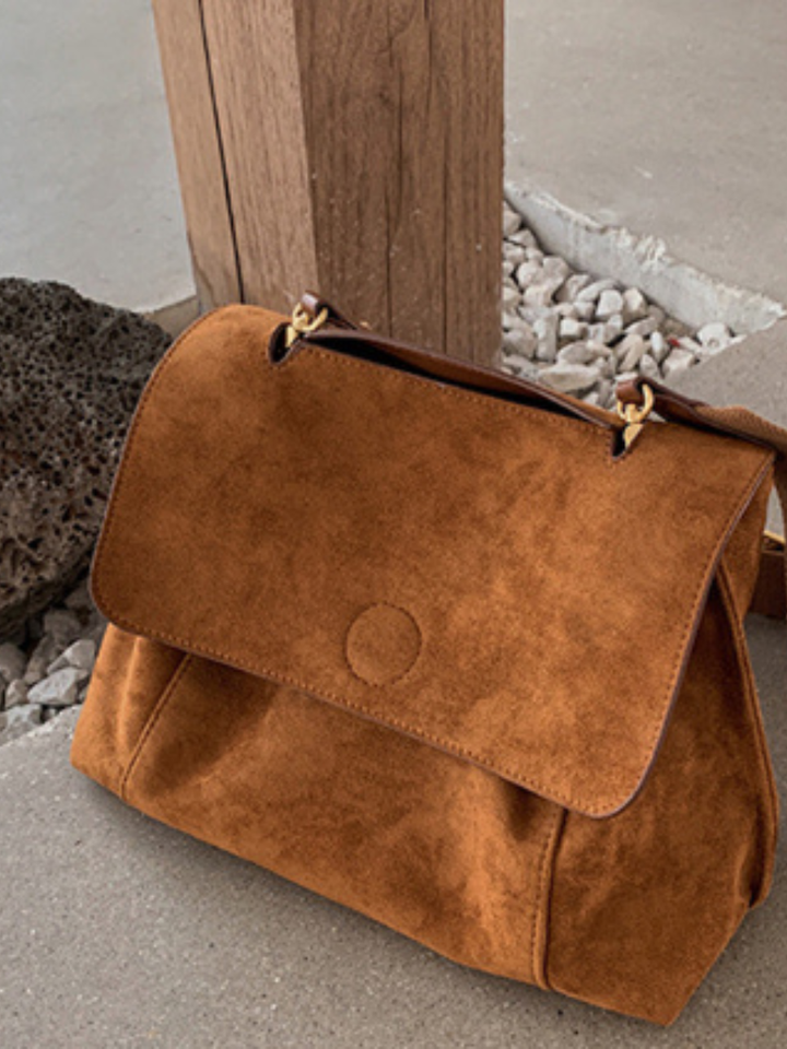 Everyday brown women's crossbody bag, featuring an adjustable strap for personalized fit.