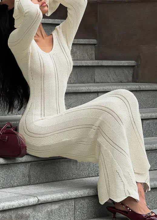 Stylish women's white bodycon maxi dress with long sleeves, elegant knit for fall fashion and special occasions.