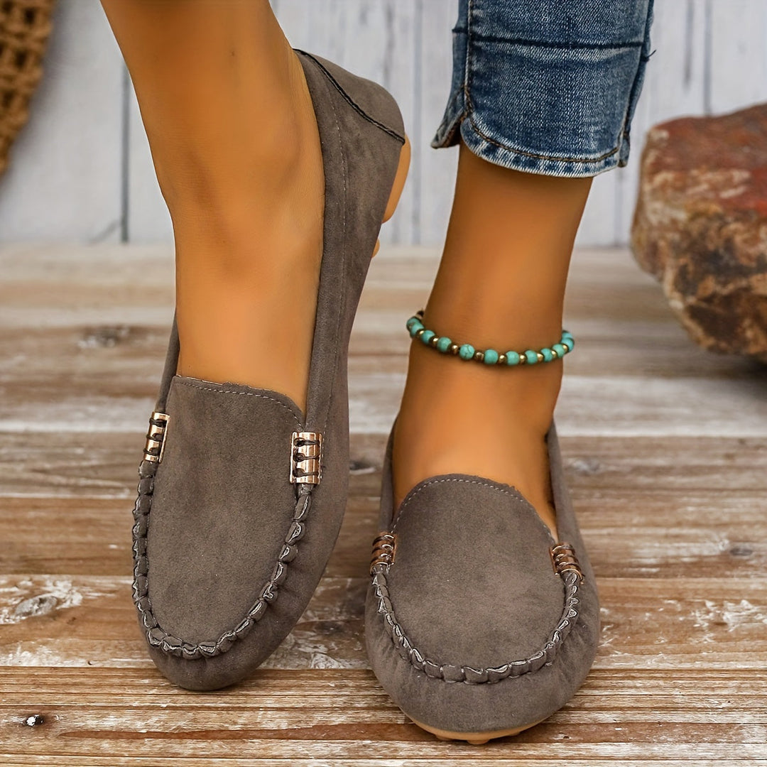 Fashionable women's slip-on flats, excellent for casual use and walking comfort.