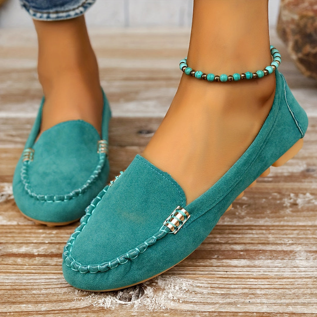 Women's casual slip-on loafers in black, perfect for everyday style and comfort.