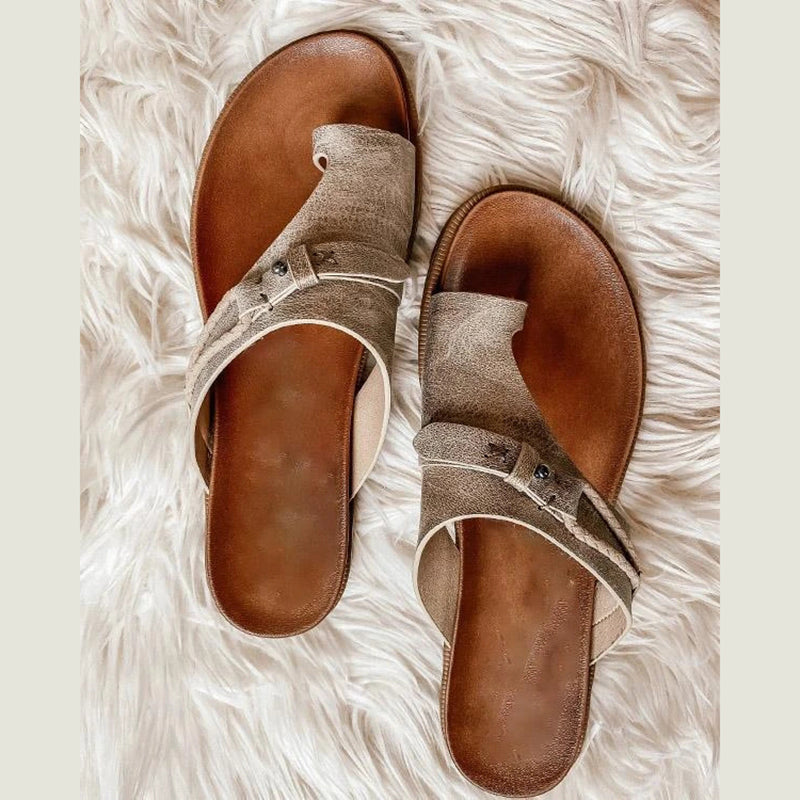 Stylish women's open-toe orthopedic sandals providing arch support & posture correction. Perfect for summer.