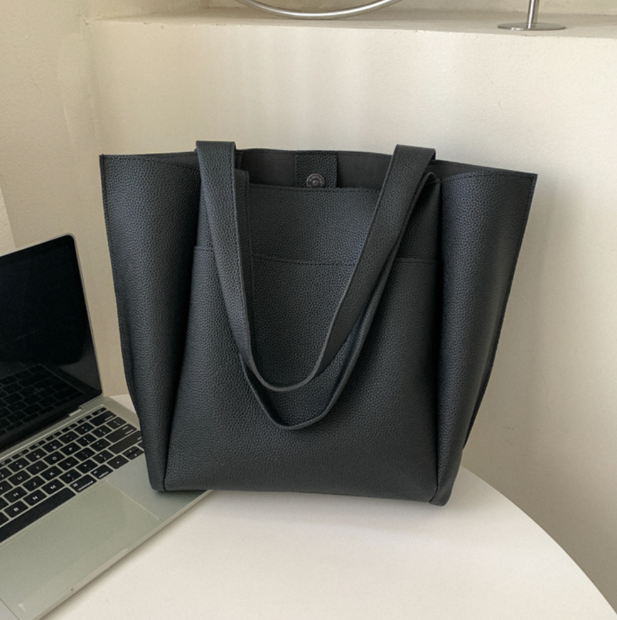 Spacious women's large structured tote bag. This versatile shoulder bag is perfect for work, business, and weekend essentials.