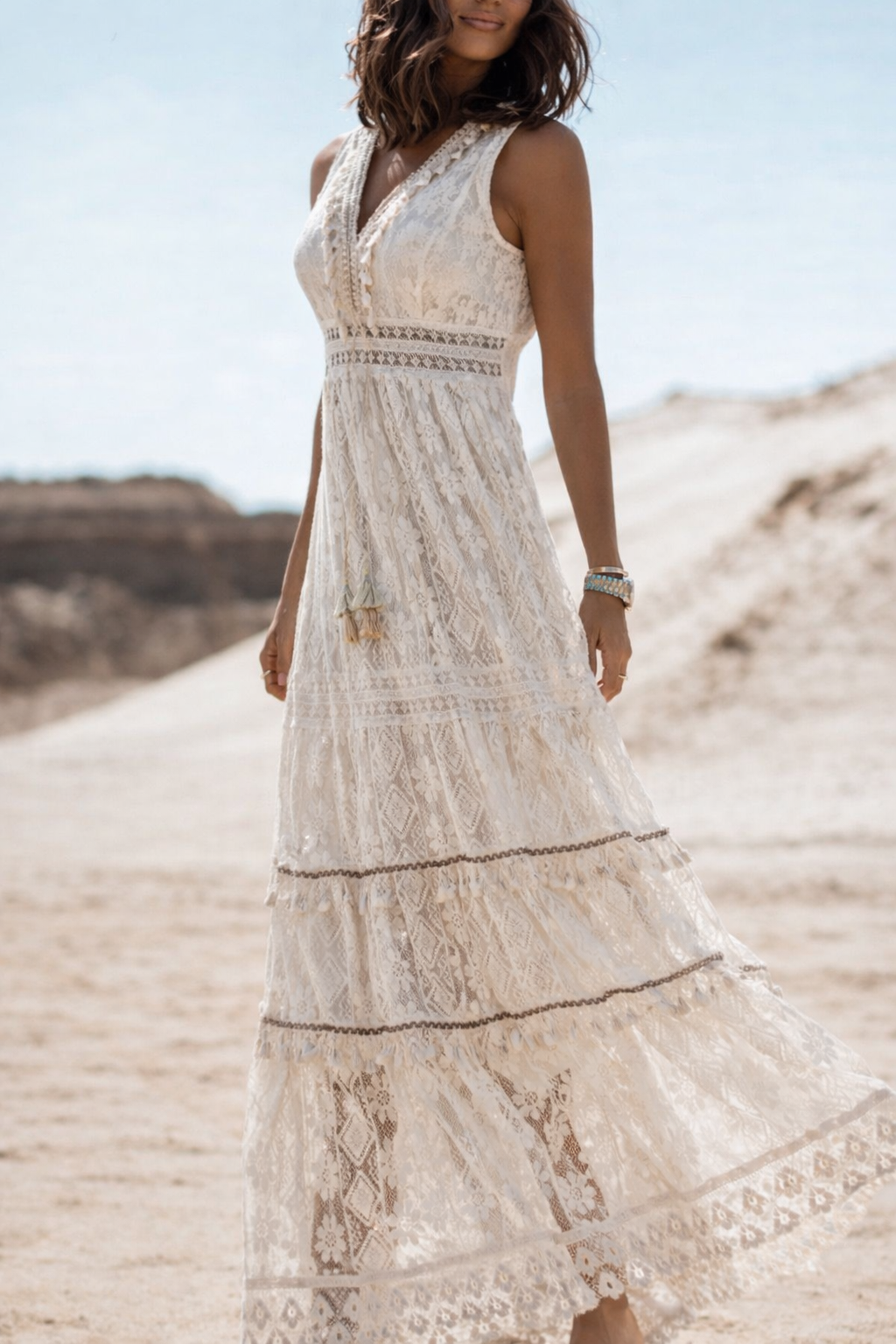Casual women's sleeveless boho maxi summer dress. Comfortable v-neck beach holiday outfit, perfect for sunny days.