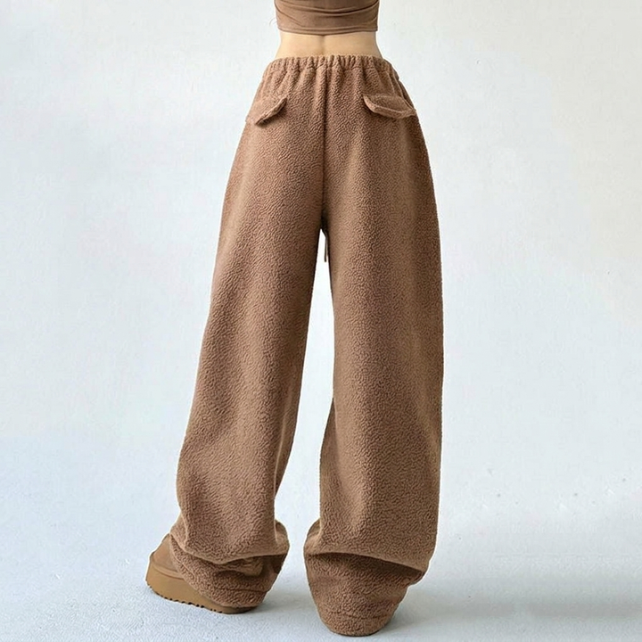 Woman walking in comfy high waist wide leg baggy sweatpants, illustrating freedom of movement & casual style.