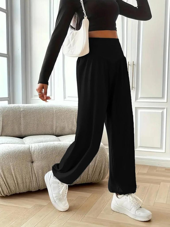 Soft fabric detail on black women's high waist baggy sweatpants, emphasizing comfort & quality.
