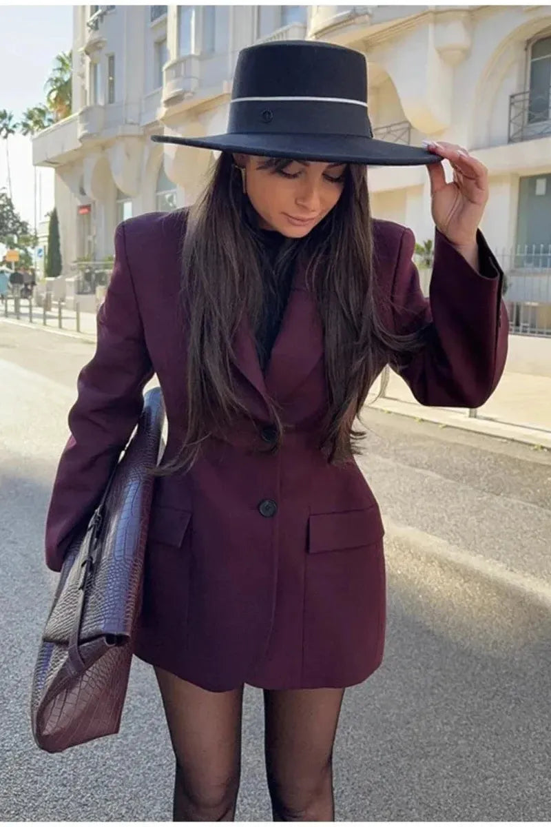 Elegant women's tailored blazer, perfect for professional power dressing and office wear. Structured fit.