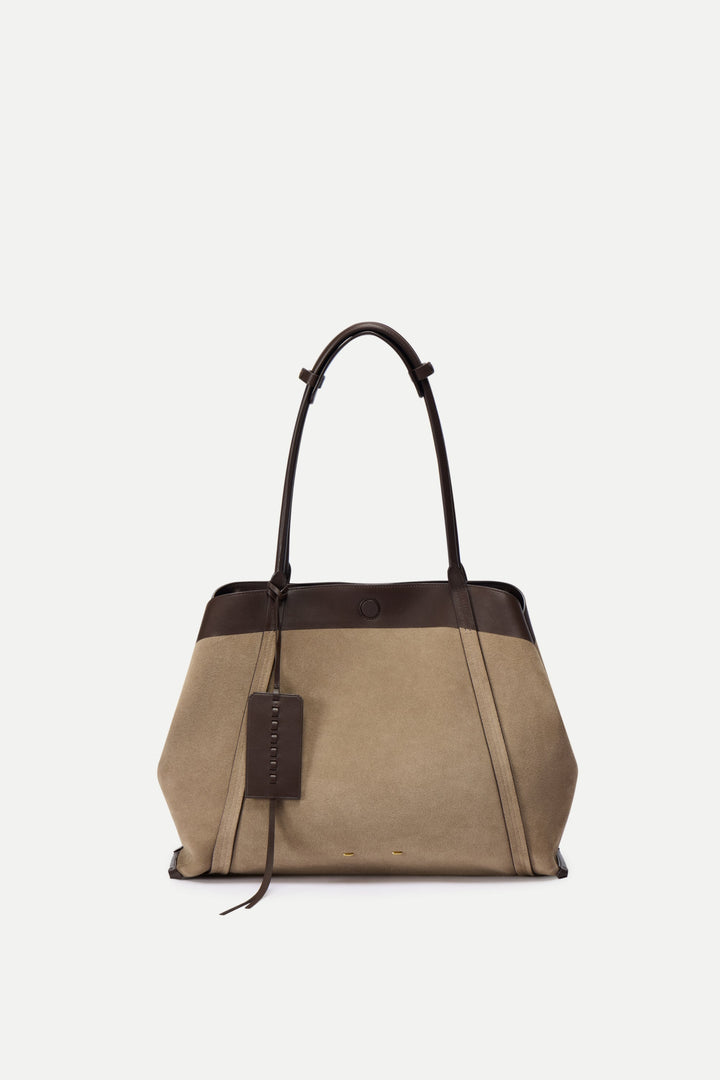 Elegant brown women's tote bag, a practical fashion accessory & spacious everyday carry solution.